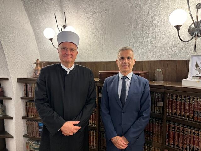 Veleposlanik i muftija