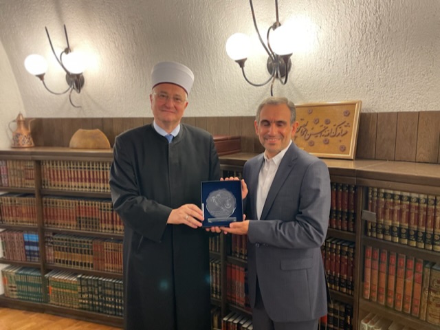 Muftija i veleposlanik