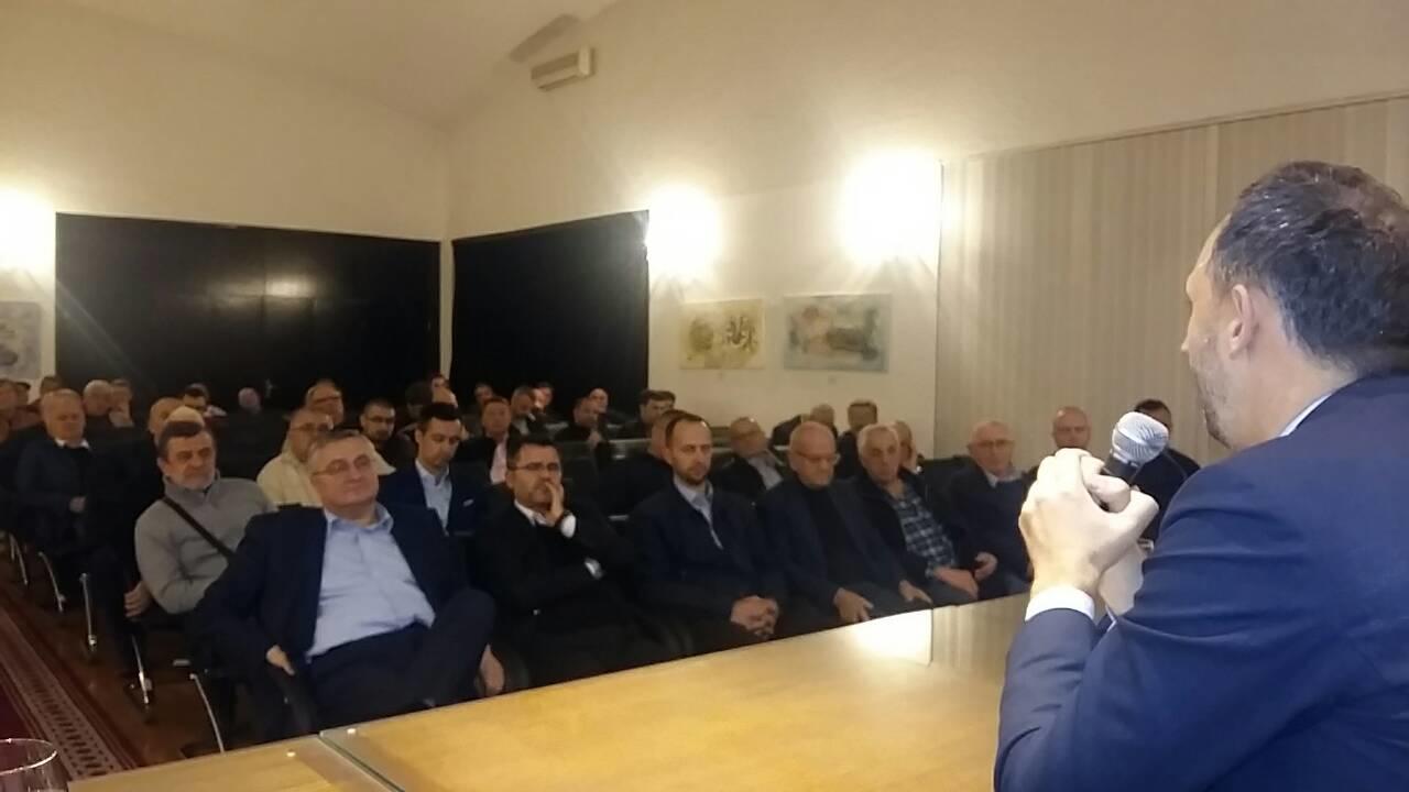 prisutni na Tribini Večer Kur'ana i džemata